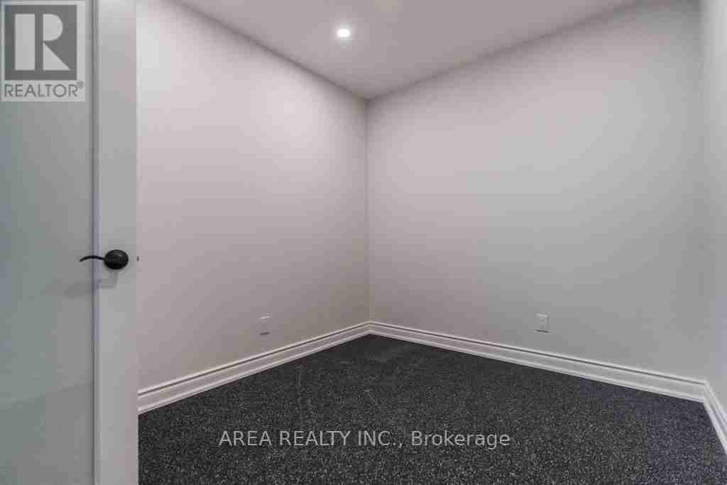 5 - 388 QUEEN STREET E