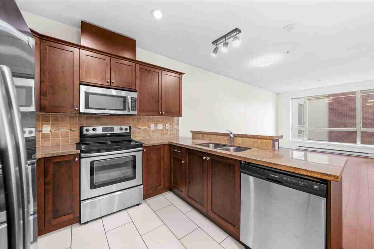 305 14333 104 AVENUE