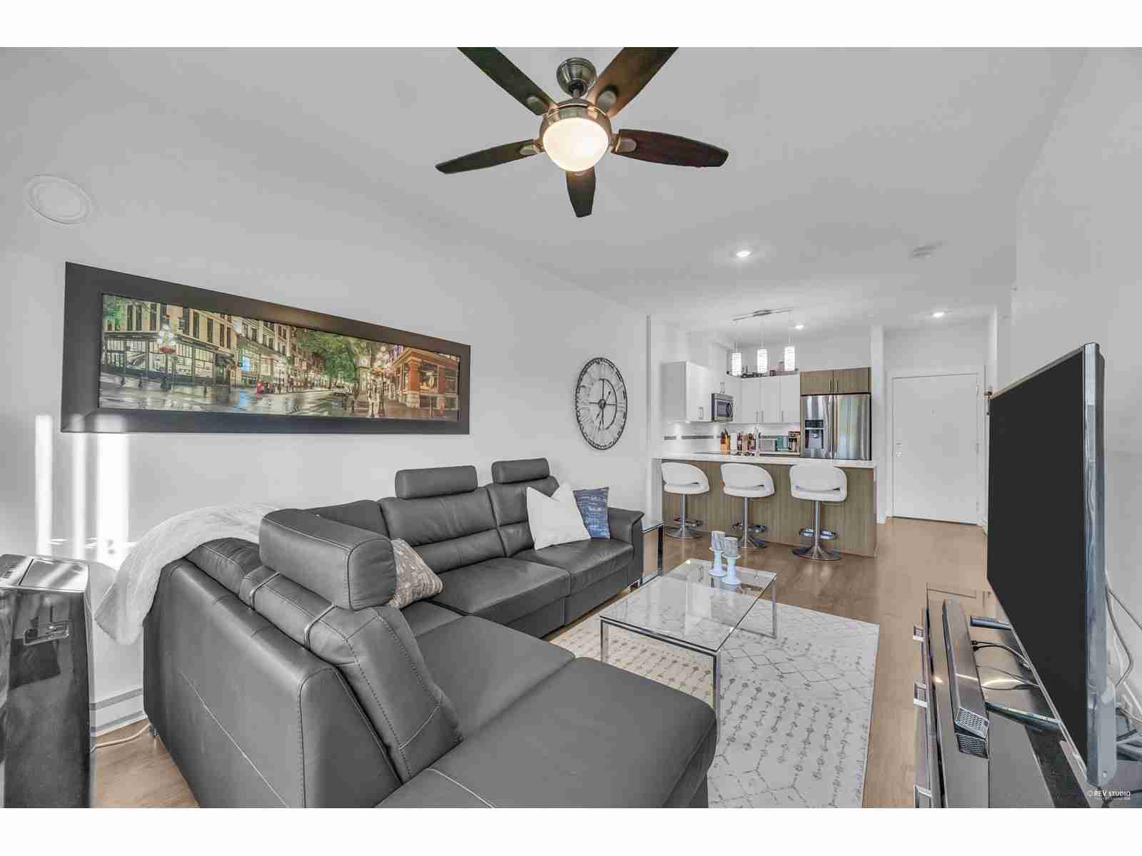 405 8733 160 STREET
