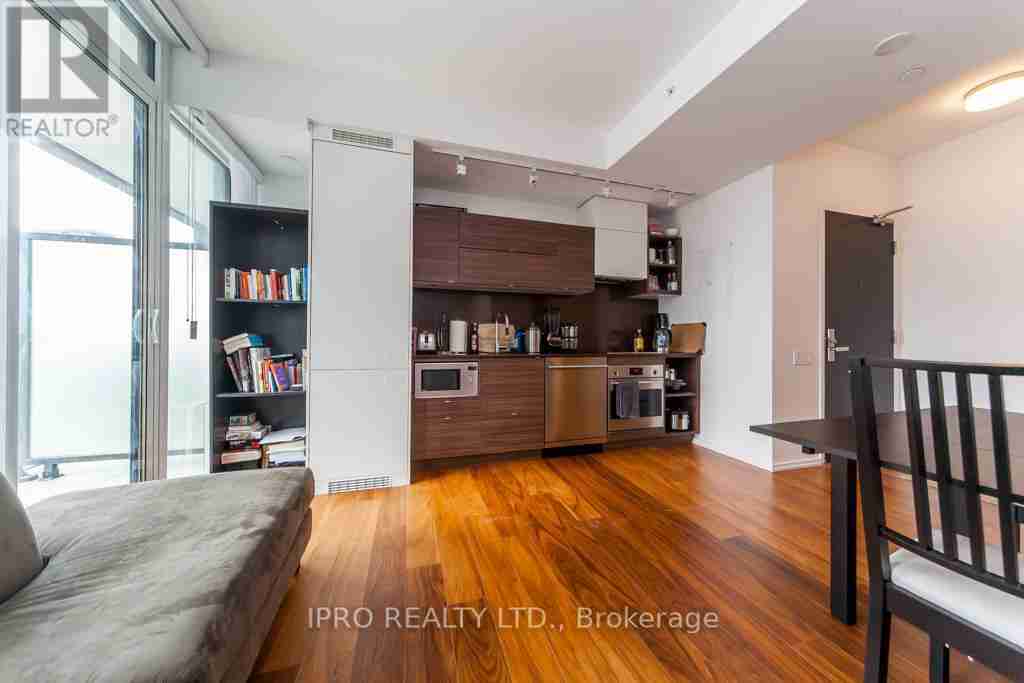 2212 - 125 PETER STREET