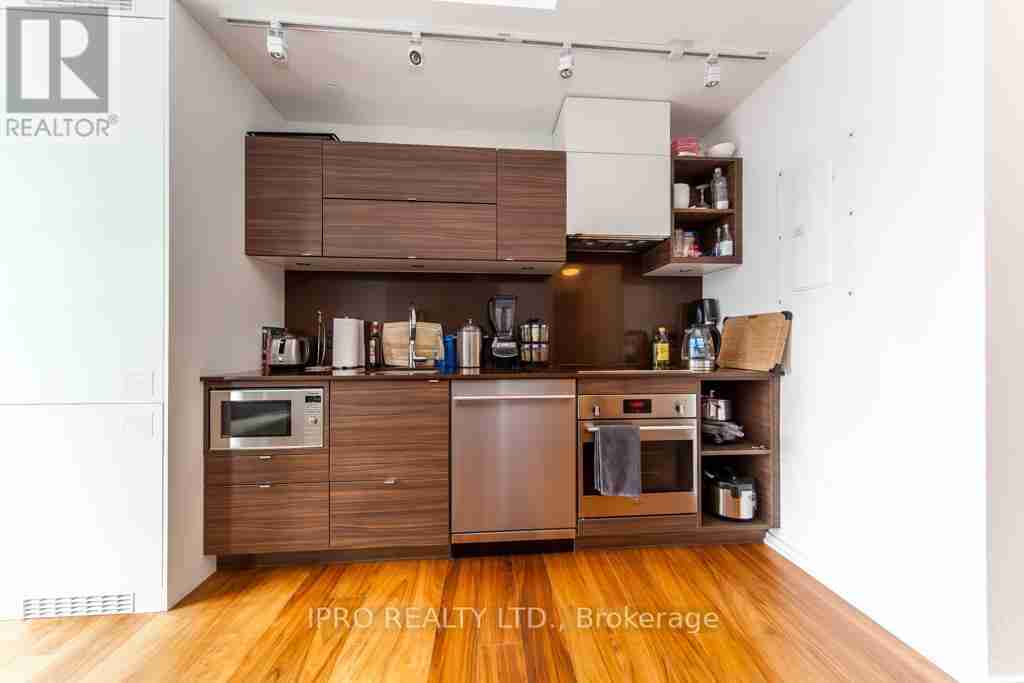 2212 - 125 PETER STREET
