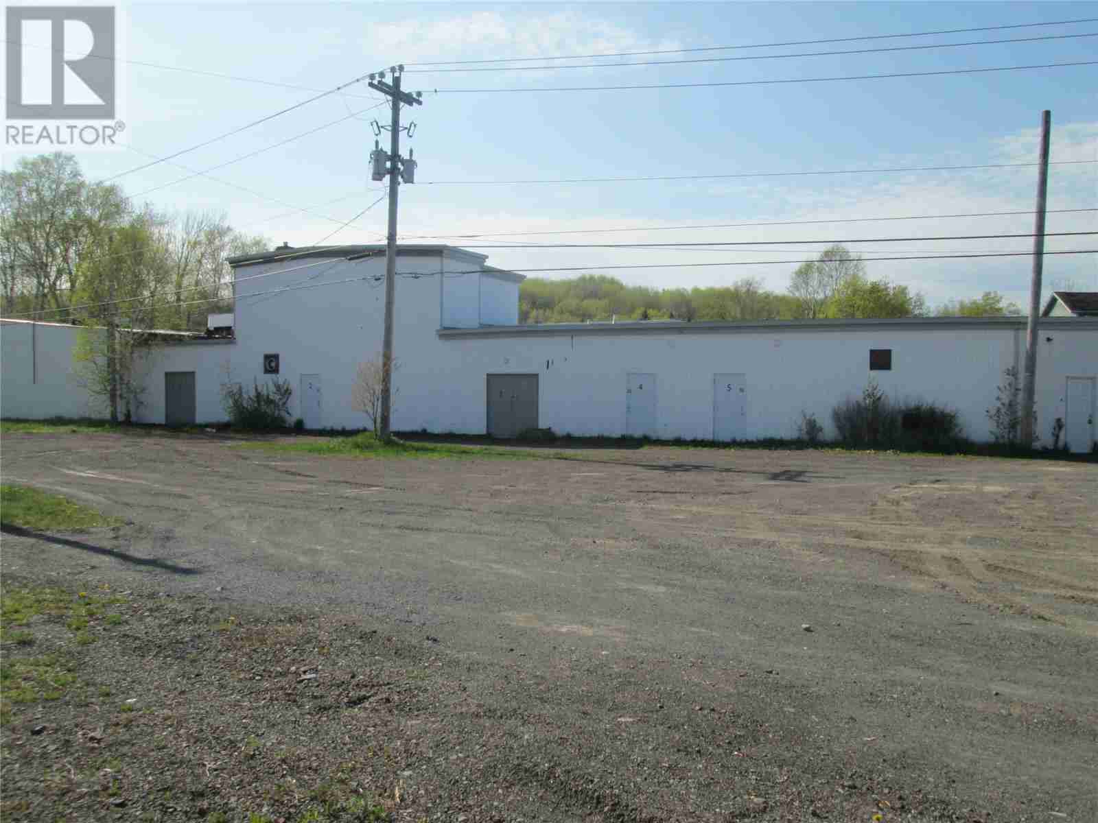 2 Cobbs Lane