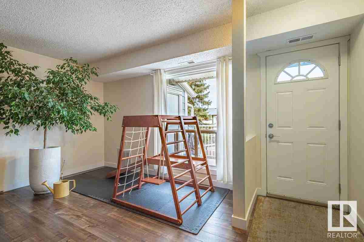 2306 151 AV NW Fraser