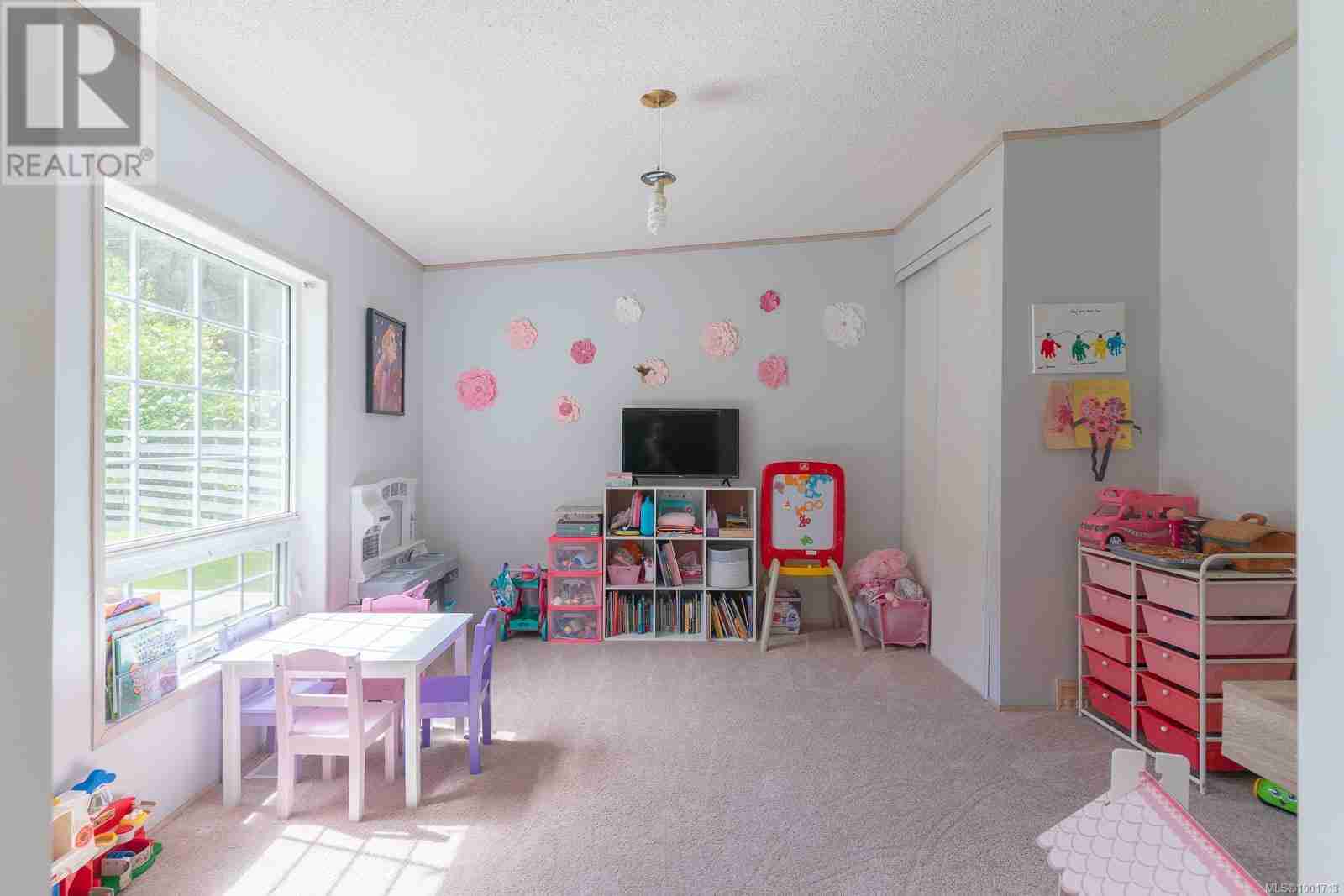 2742 Cedar Heights Cres Cedar