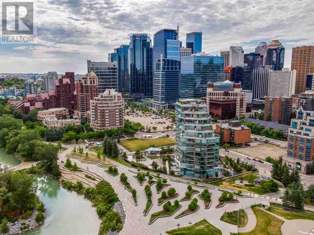 811, 738 1 Avenue SW Eau Claire