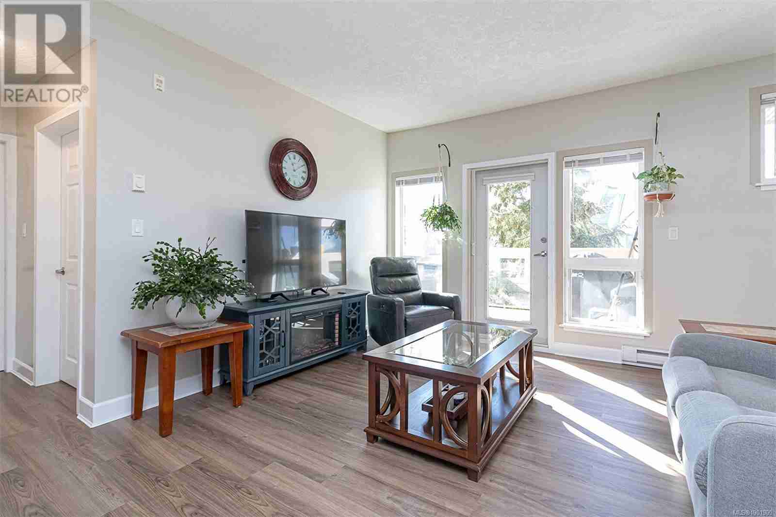 203 1156 Colville Rd Greenside at Gorge Vale