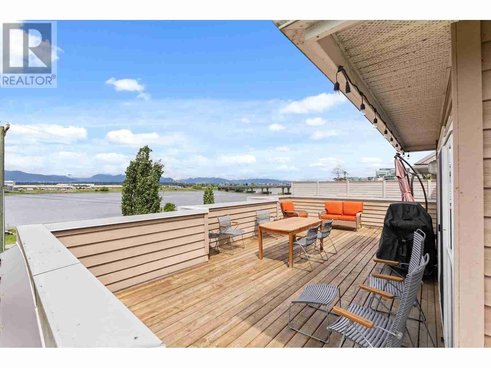 316 5880 DOVER CRESCENT