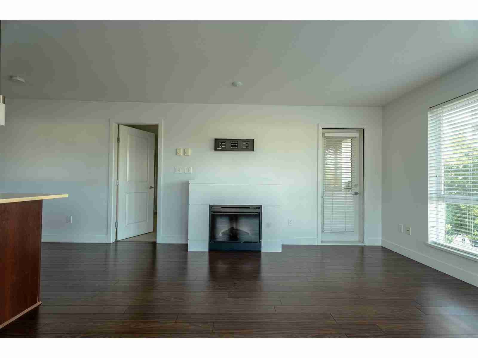 205 15765 CROYDON DRIVE