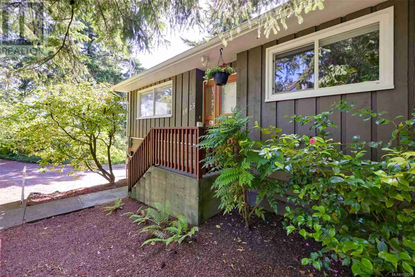 1025 Greenridge Cres Quadra