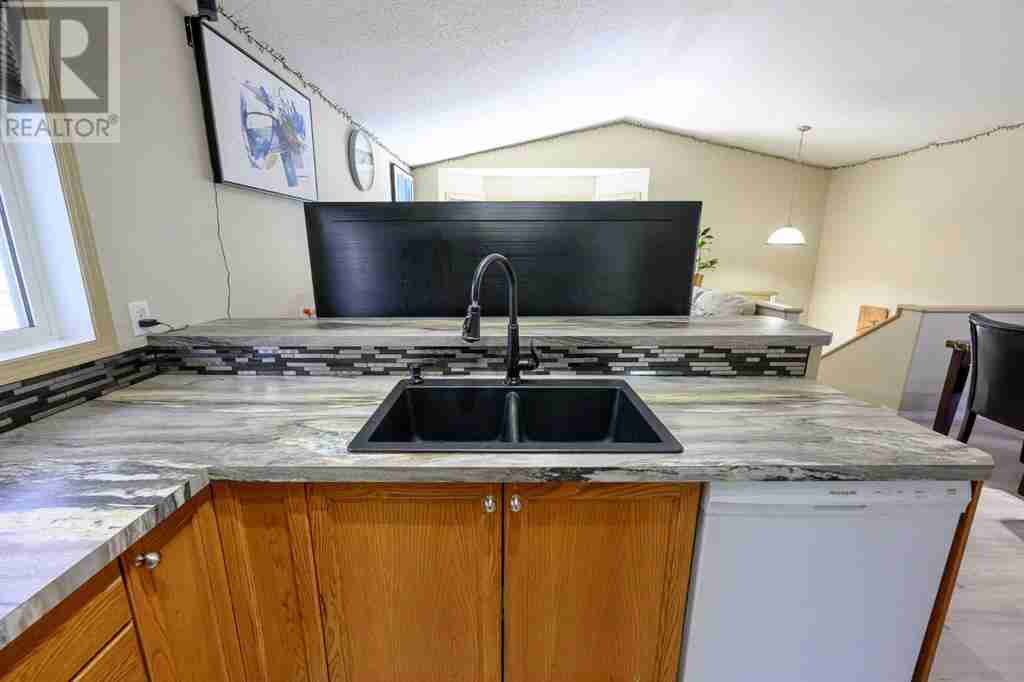 8814 65 Avenue Countryside South
