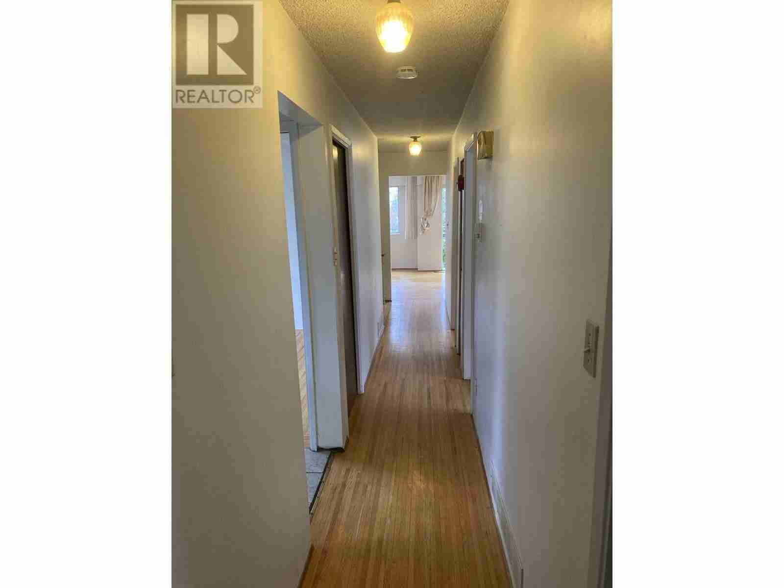 UPPER 1104 E 18TH AVENUE