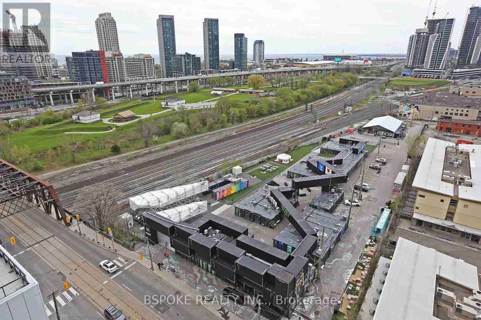 1510W - 27 BATHURST STREET