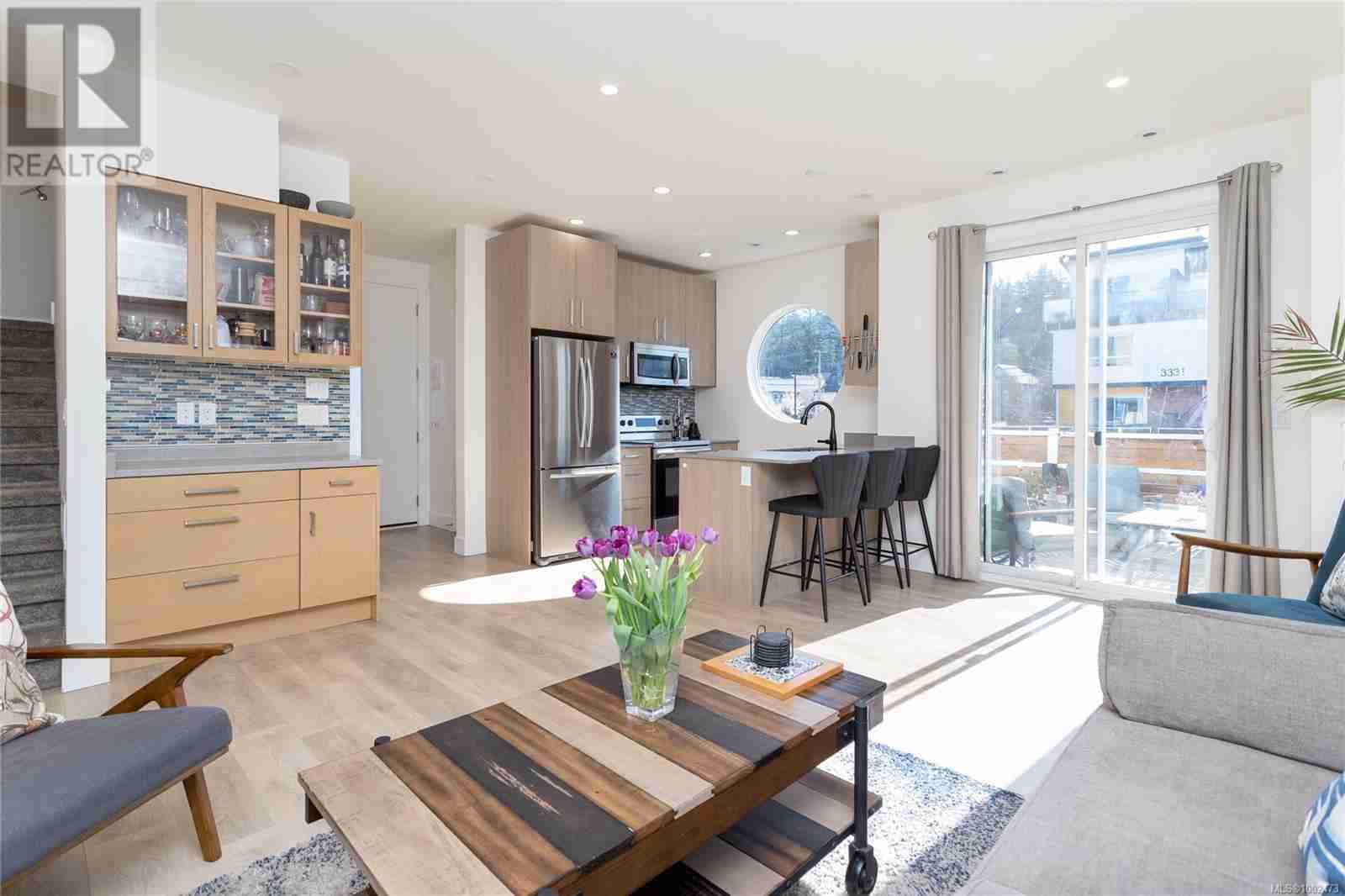 102 3332 Radiant Way Happy Valley