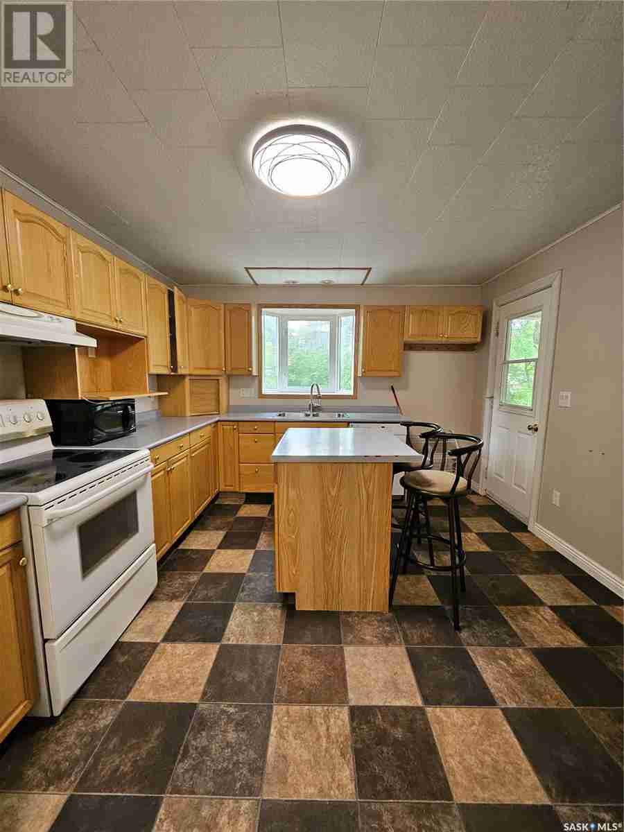 626 2nd STREET Eastend