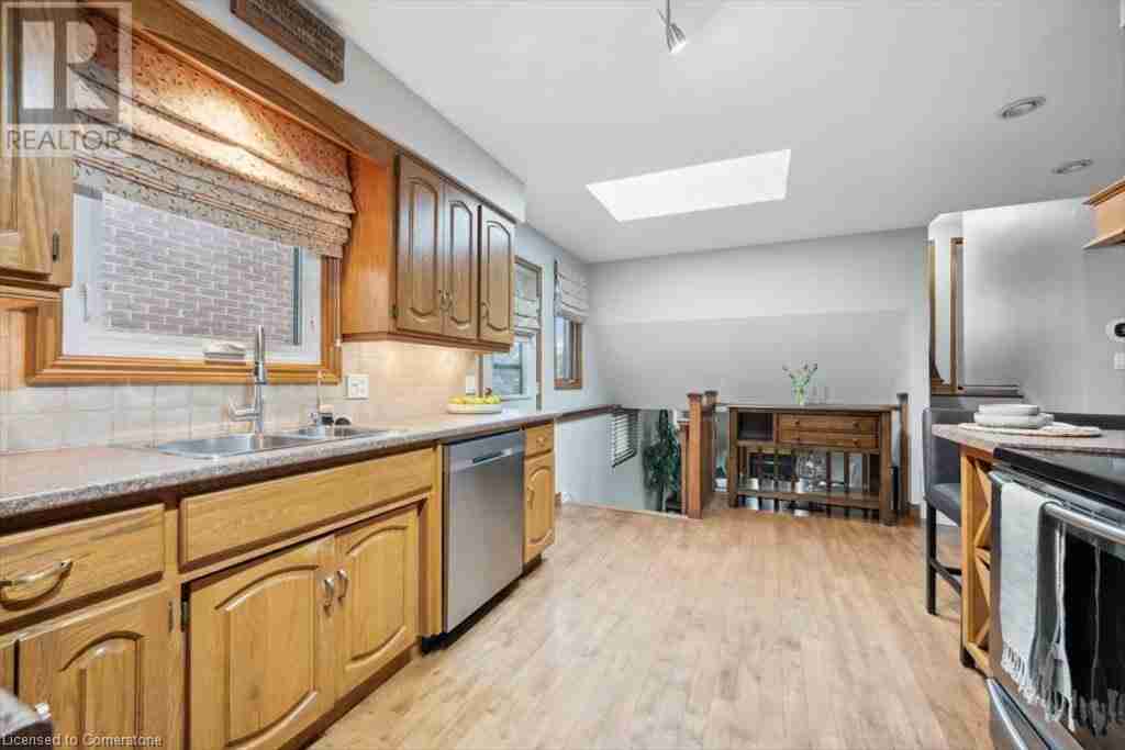 135 GEORGIAN Place 230 - Grand River North