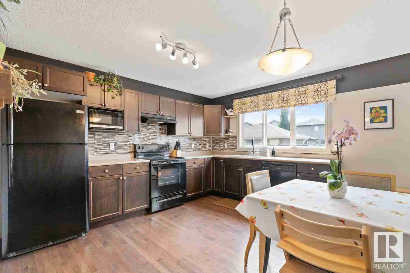 5229 2A AV SW Charlesworth
