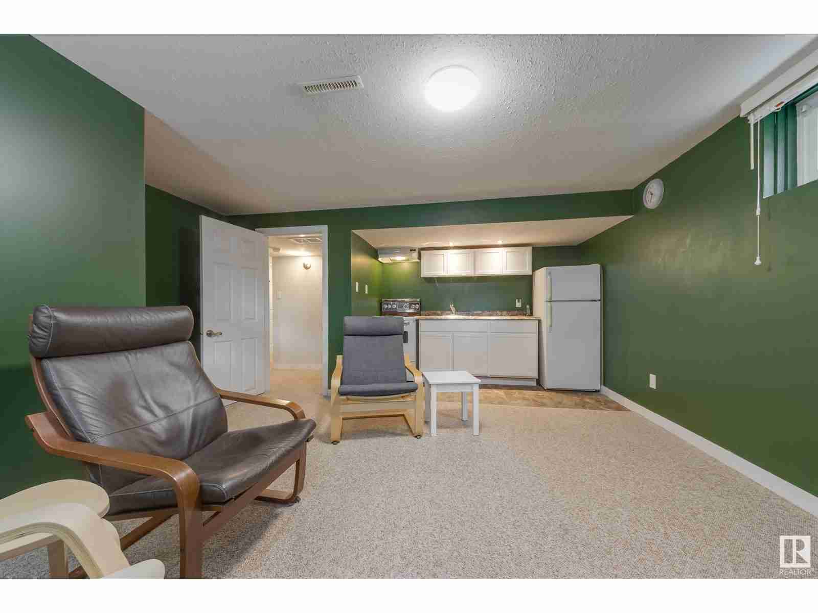 12020 90 ST NW Alberta Avenue