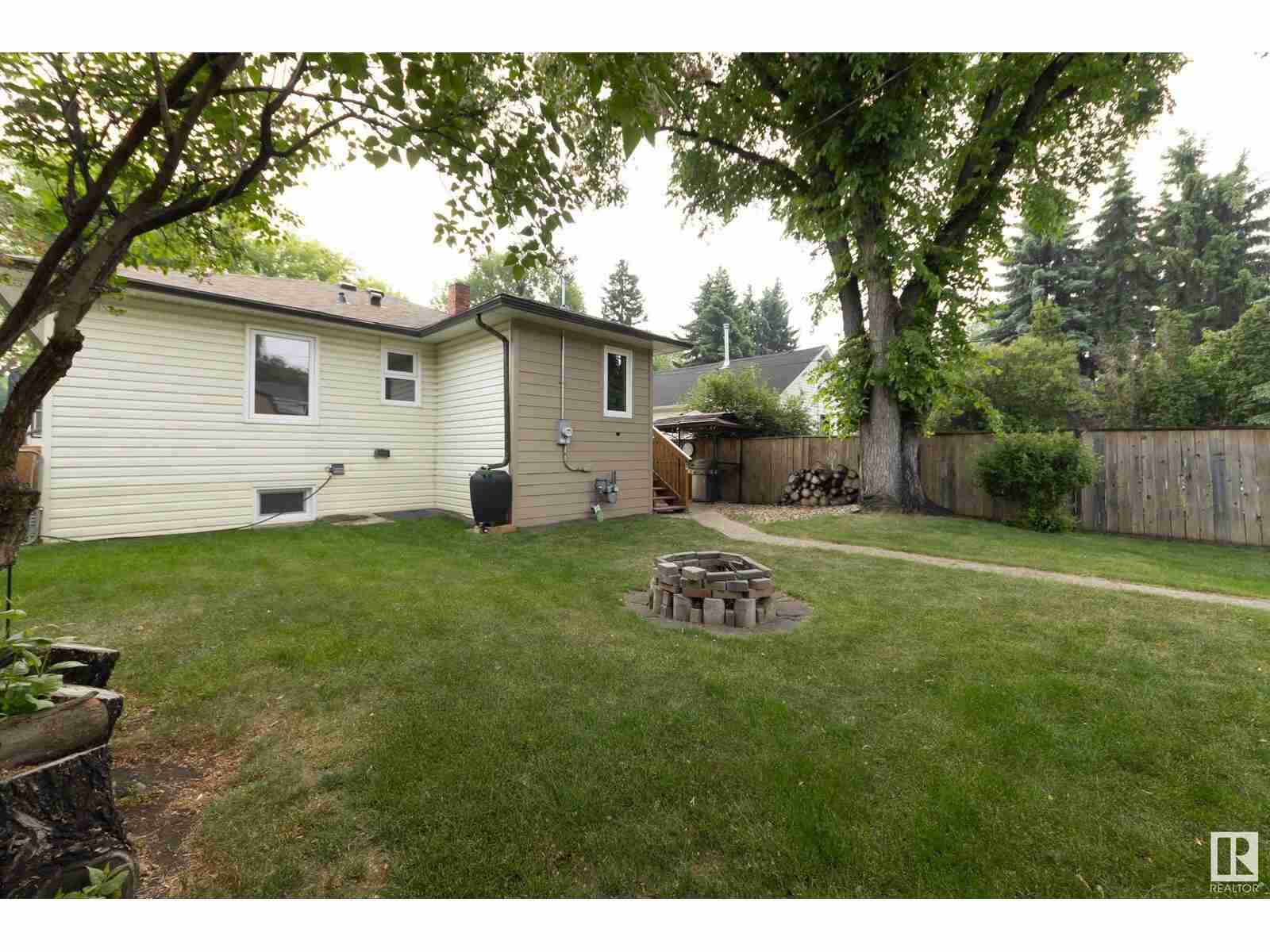 12020 90 ST NW Alberta Avenue
