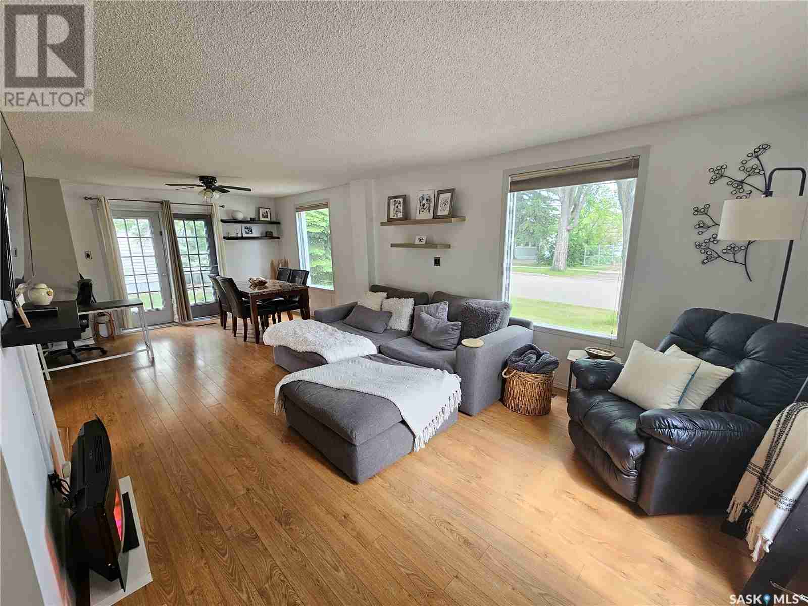 202 Souris AVENUE