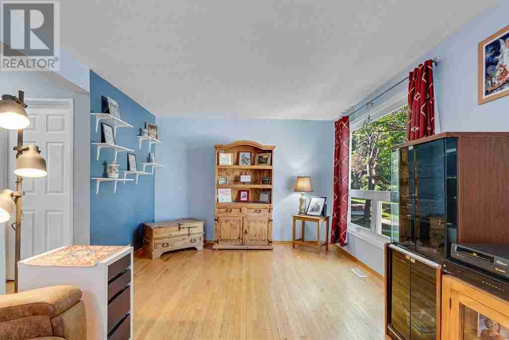 105, 2319 56 Street NE Pineridge