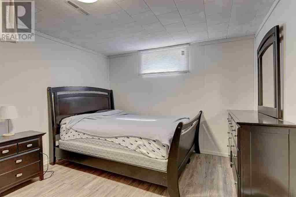 9825 91 Avenue Highland Park