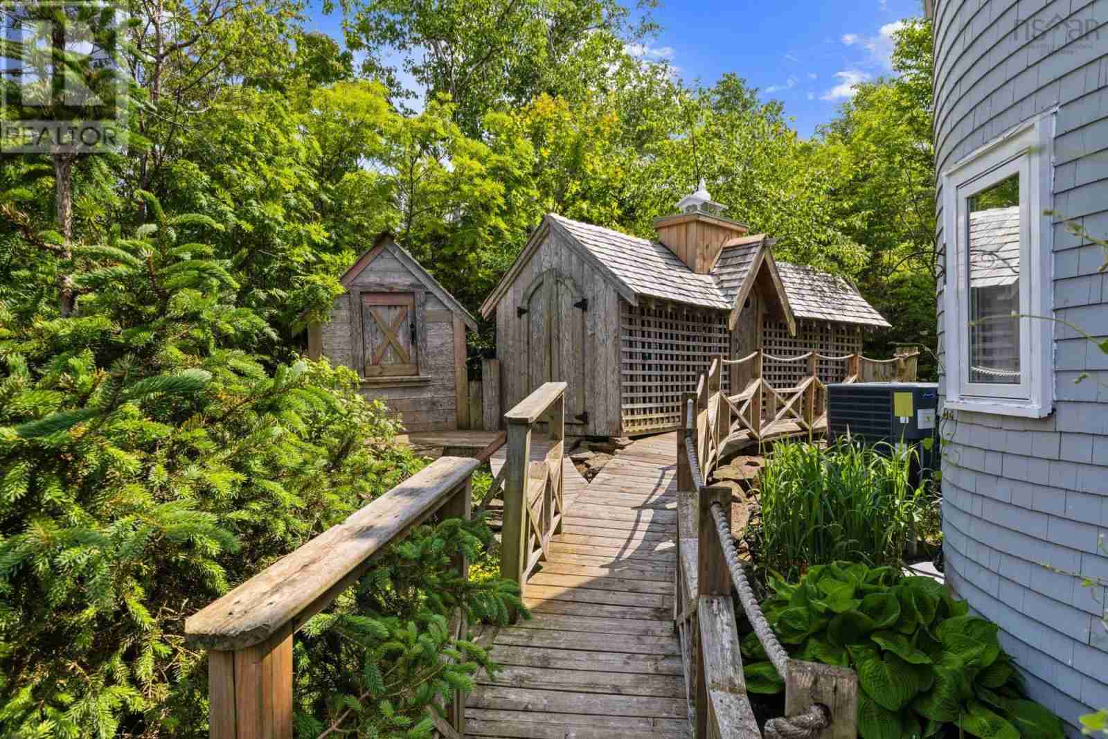 4 York Redoubt Crescent