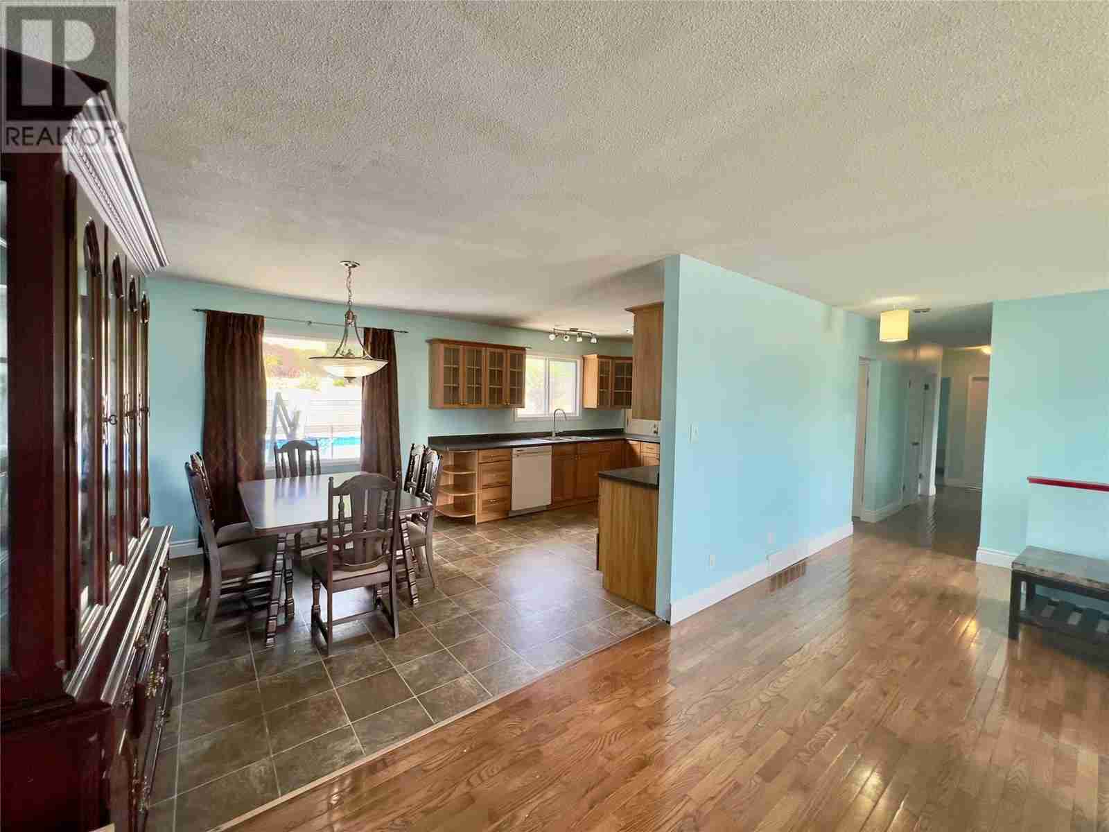 355 Pemberton Terrace Sahali