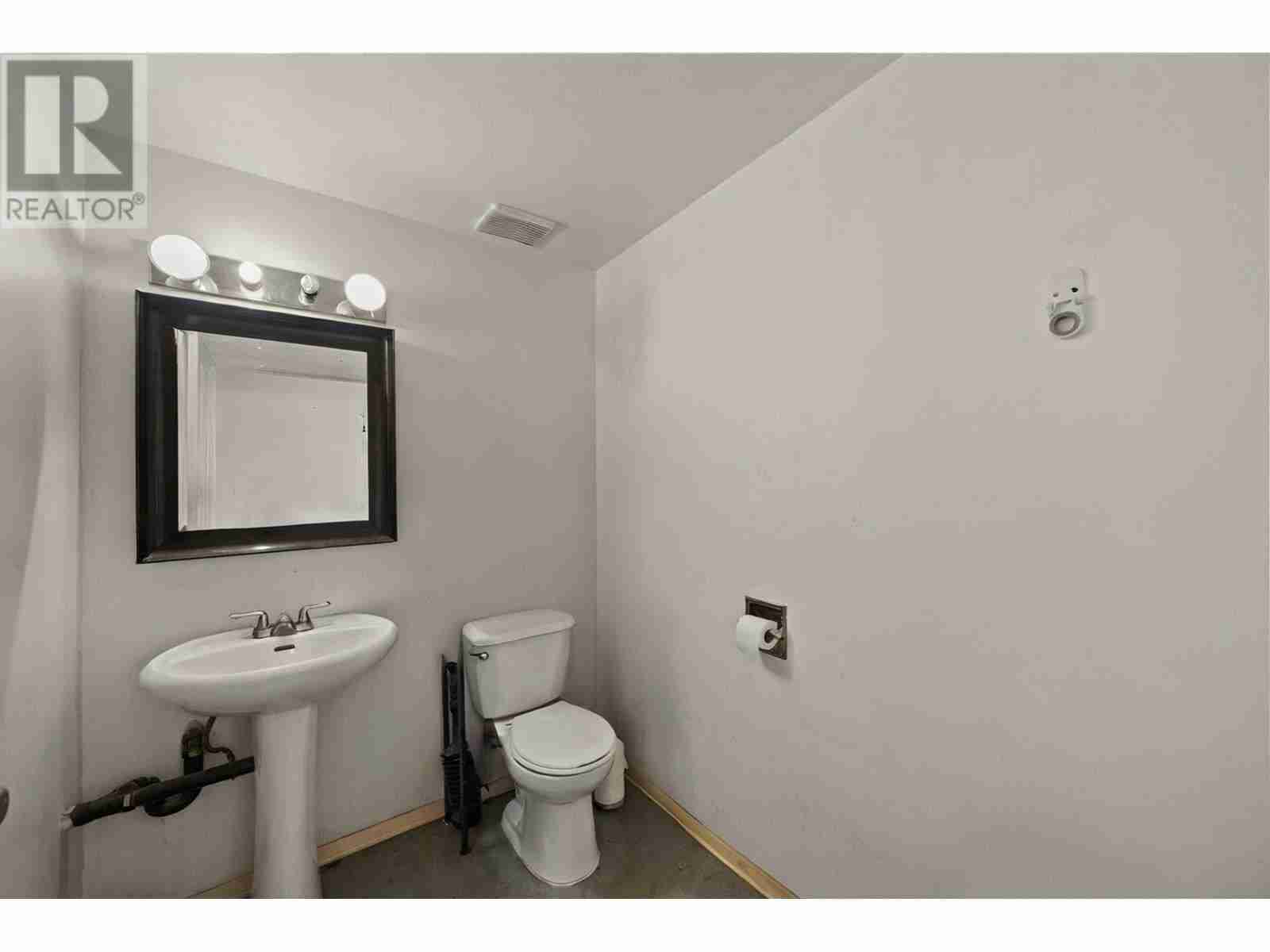 2821-2823-2825 W BROADWAY