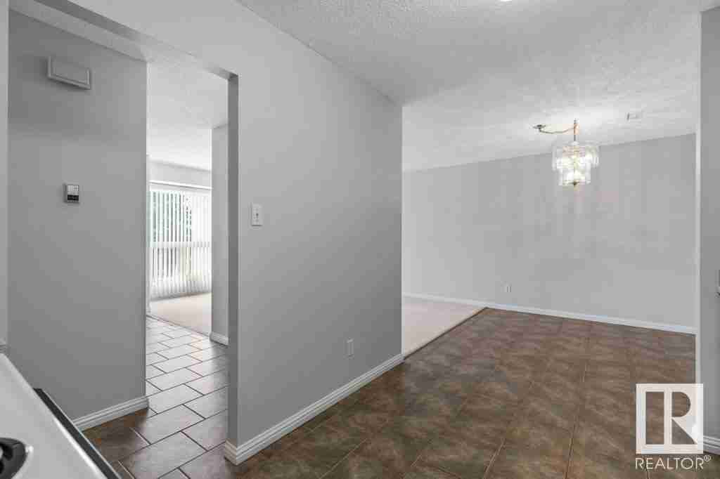 #19 2115 118 ST NW Skyrattler