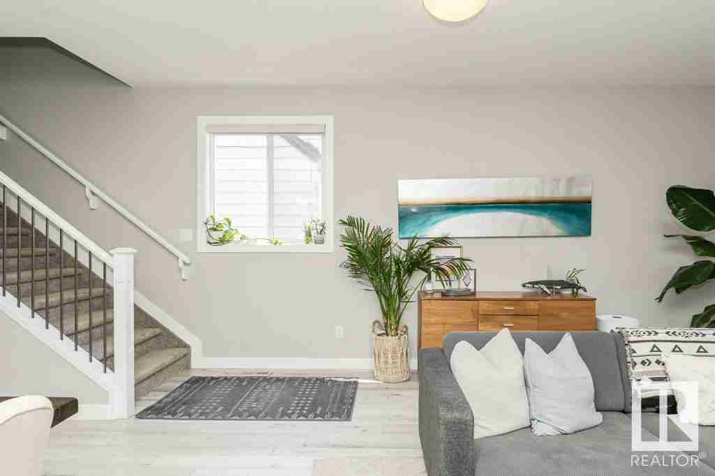 9118 66 AV NW Hazeldean