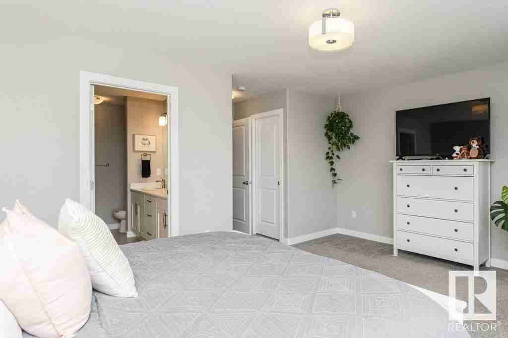9118 66 AV NW Hazeldean