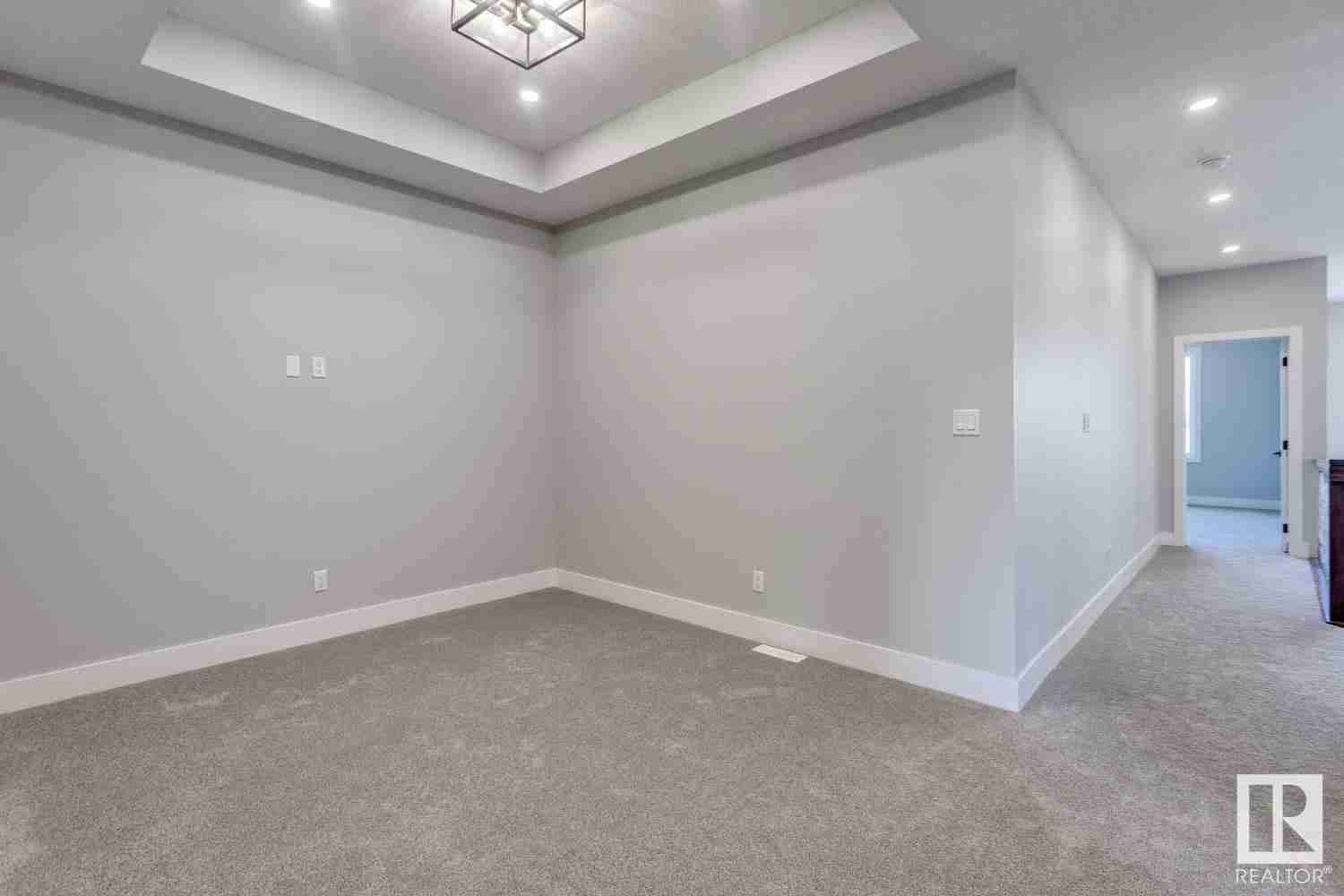 6221 19 ST NE Irvine Creek