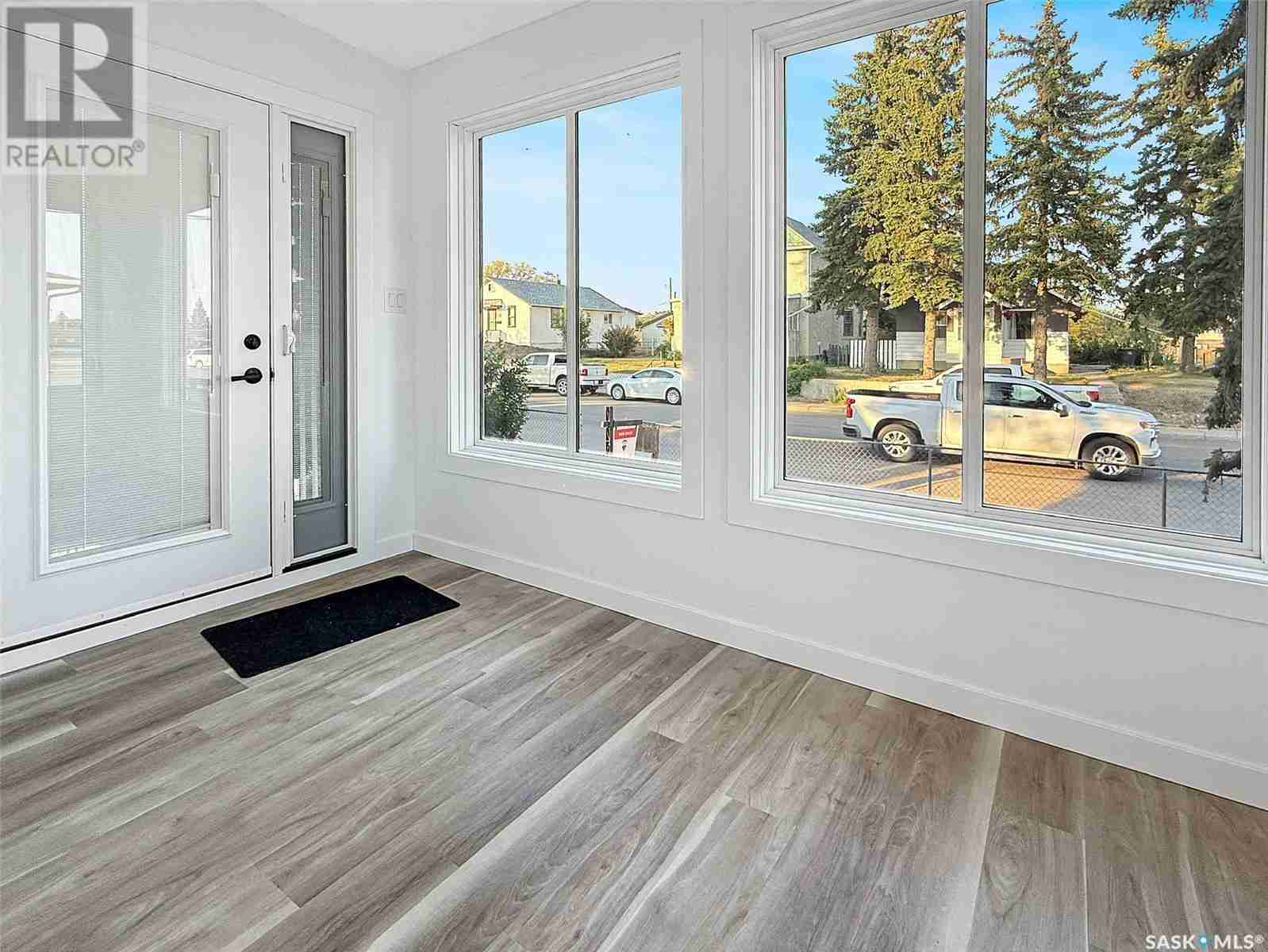 28 3rd AVENUE NE North East