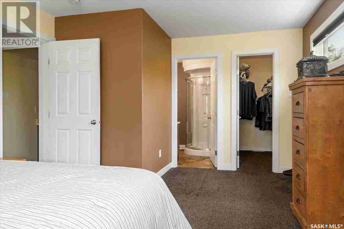 121 2nd STREET NE