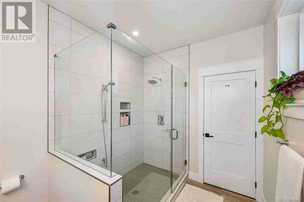 168 Edgewood Dr Lake Cowichan