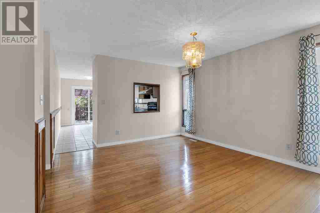 56 Castlefall Way NE Castleridge