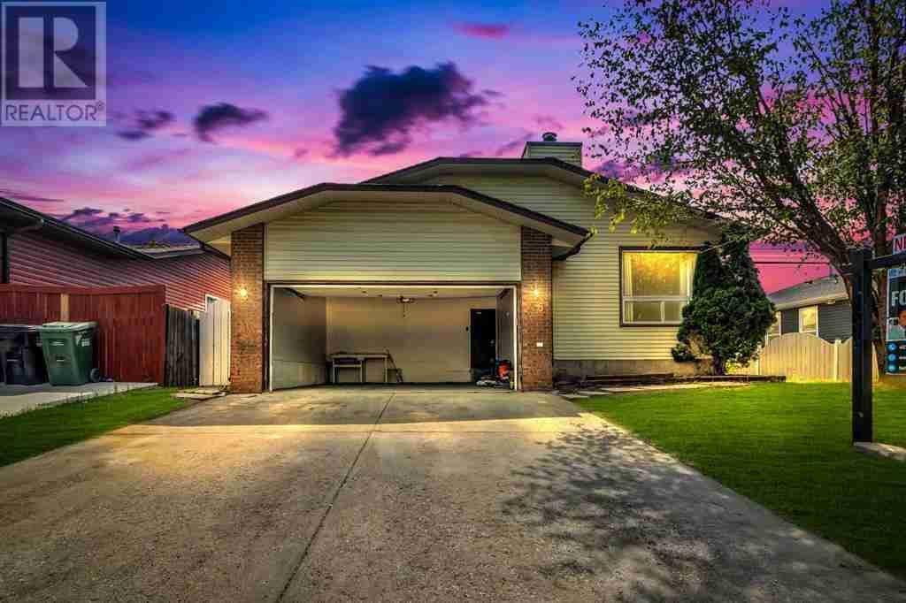 56 Castlefall Way NE Castleridge