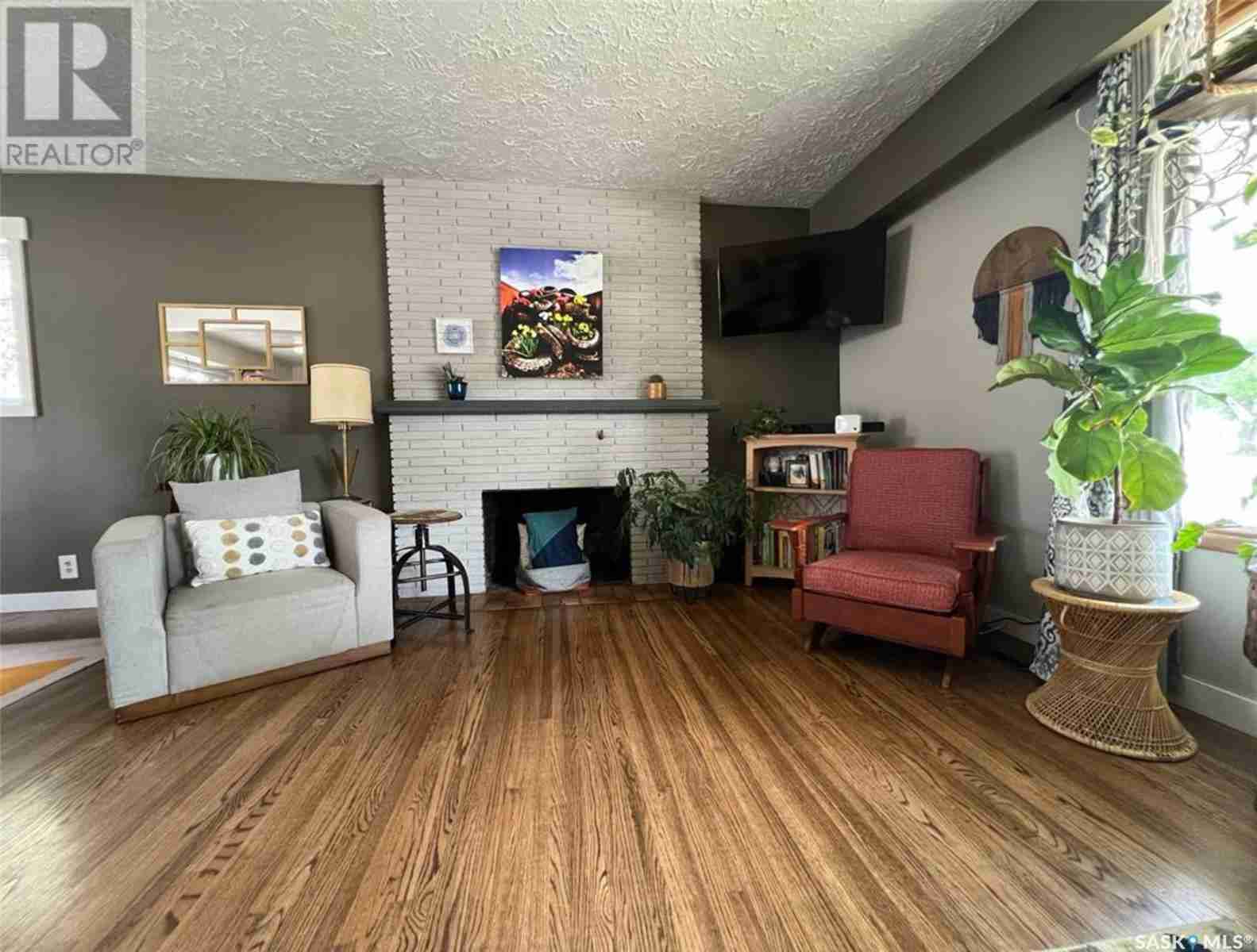 394 3rd AVENUE SE