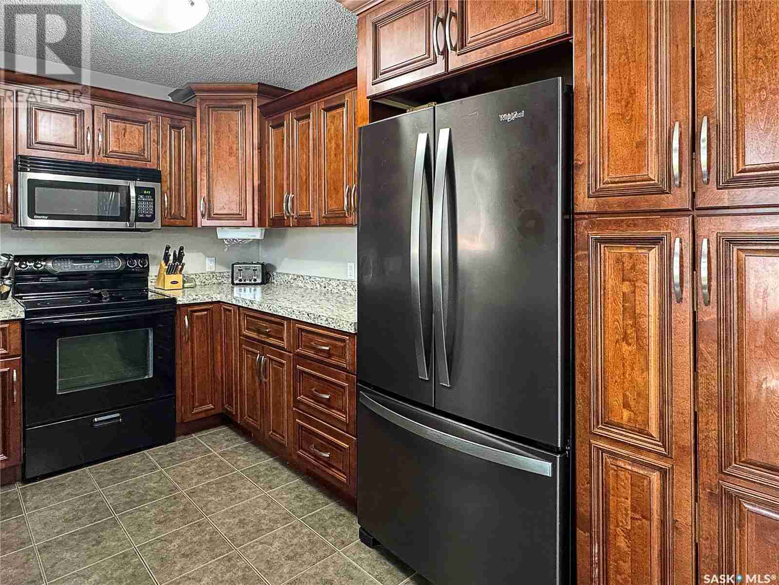 261 Riverbend CRESCENT