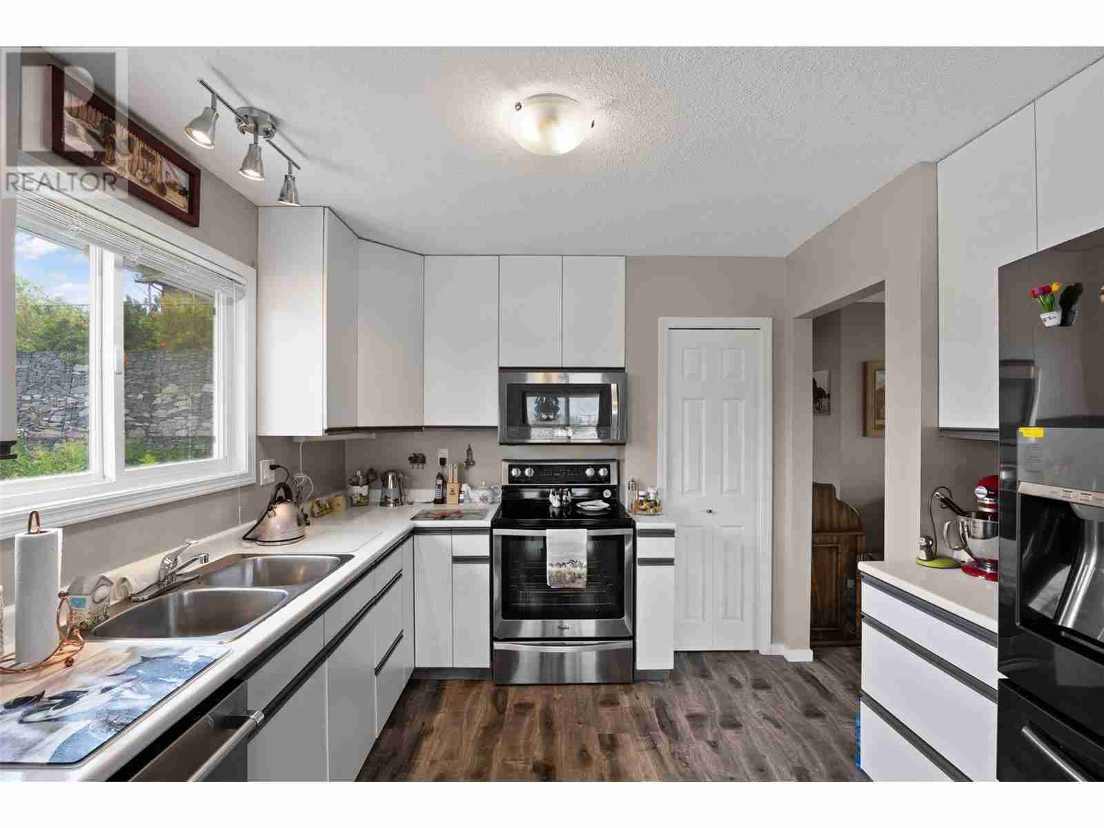 6011 TODD Road Barnhartvale