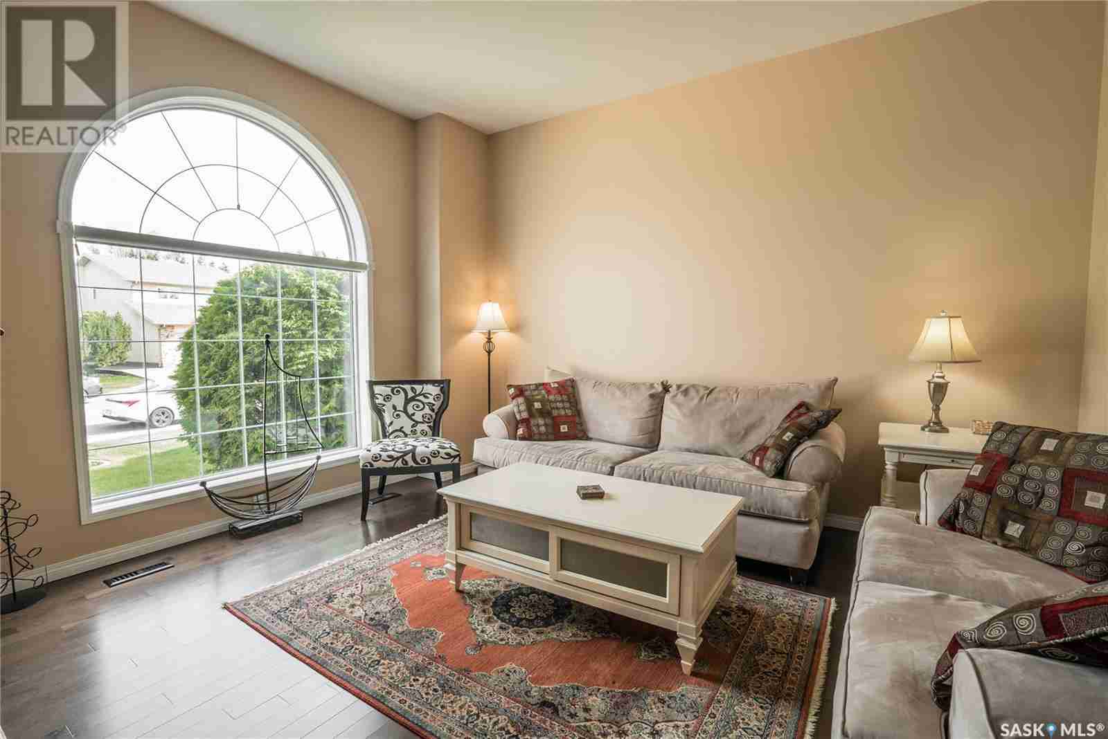 214 Mallin CRESCENT Silverwood Heights