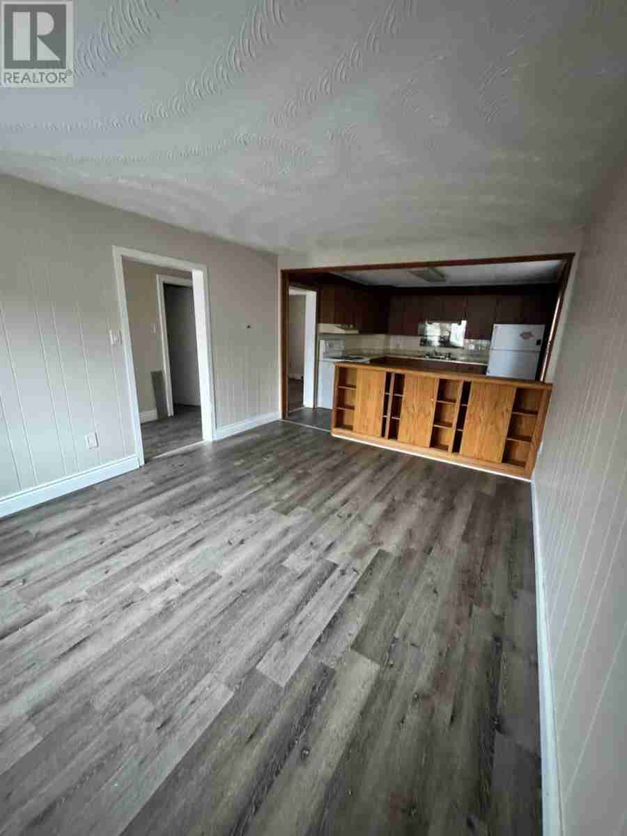 637 Queen ST W