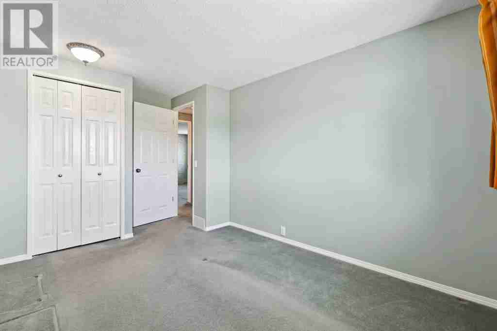 207 Lake Adams Crescent SE Lake Bonavista