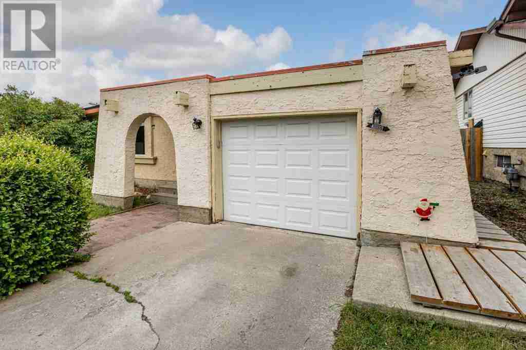 703 130 Avenue SW Canyon Meadows