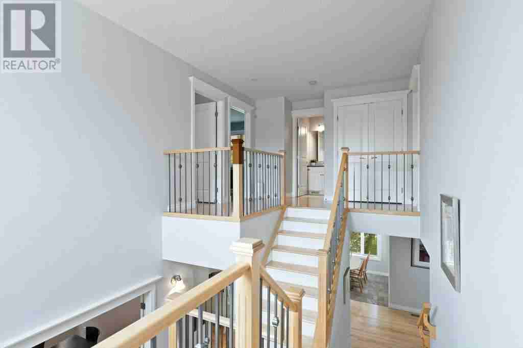 242 Discovery Ridge Bay SW Discovery Ridge