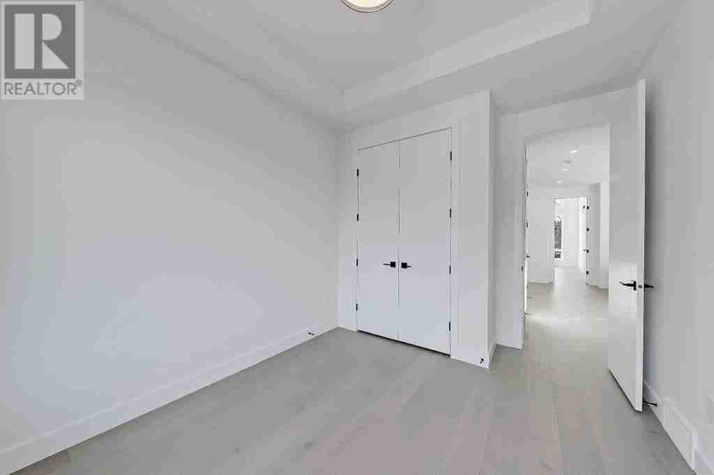 2140 54 Avenue SW North Glenmore Park