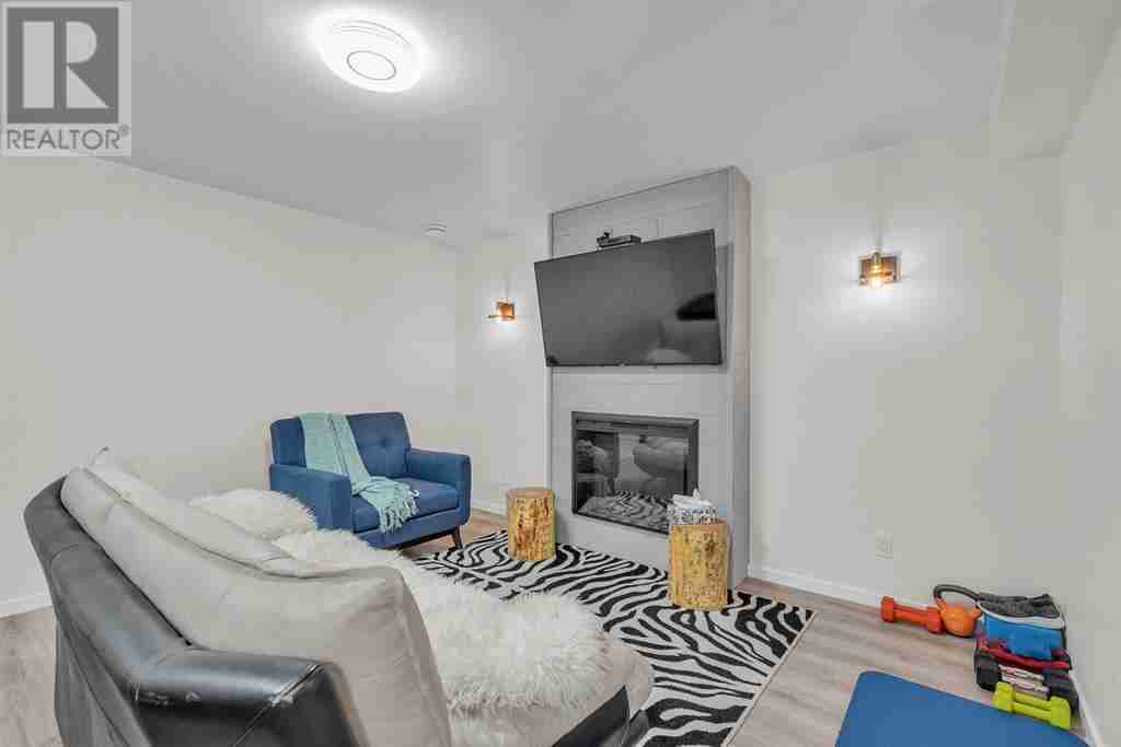354 Magnolia Square SE Mahogany