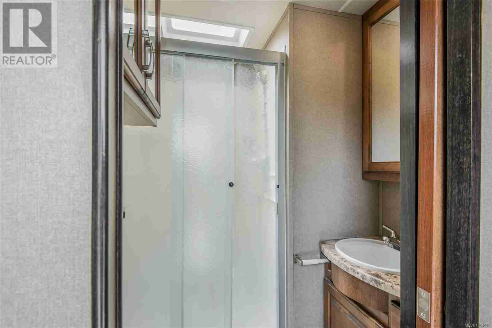 10140 Klitsa Dr Sproat Lake