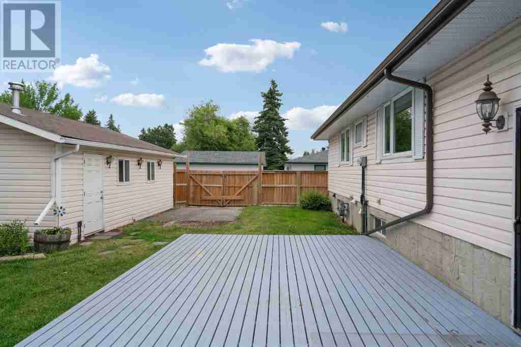 1808 111 Avenue SW Braeside