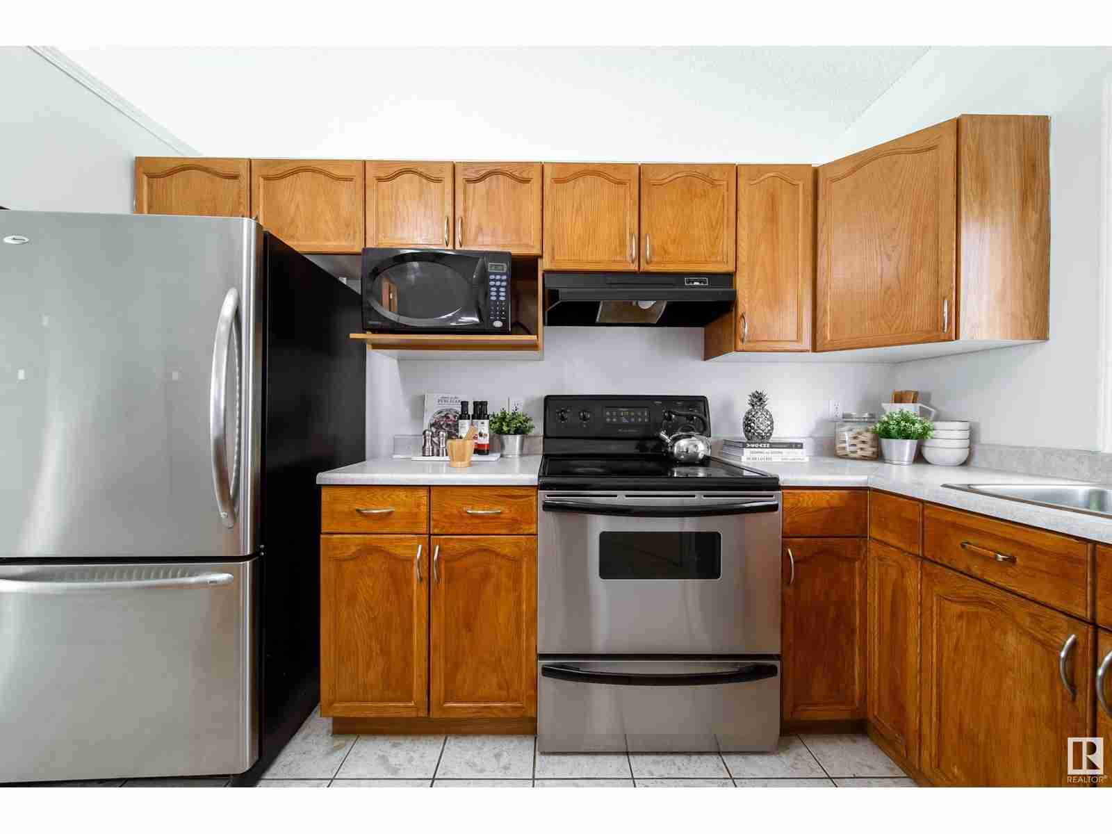 2914 31 ST NW Silver Berry
